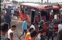 Mısır'da bir yolcu otobüsünün kanala düşmesi sonuce en az 21 kişi yaşamını yitirdi