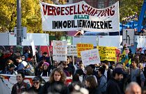 Almanya'nın başkenti Berlin'de binlerce kişi enerji ve yaşam maliyetlerinin artmasını protesto etti