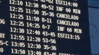 Trafic perturbé à l'aéroport de Valence, en Espagne, samedi 12 novembre 2022.