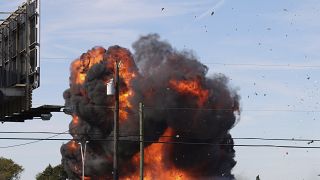 الحريق الكبير الناتج عن اصطدام طائريتين أمريكيتين خلال عرض في تكساس