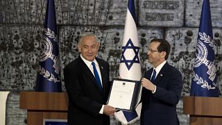 Benjamin Netanyahou officiellement chargé par le président Isaac Herzog de former un nouveau gouvernement, dimanche 13 novembre 2022.