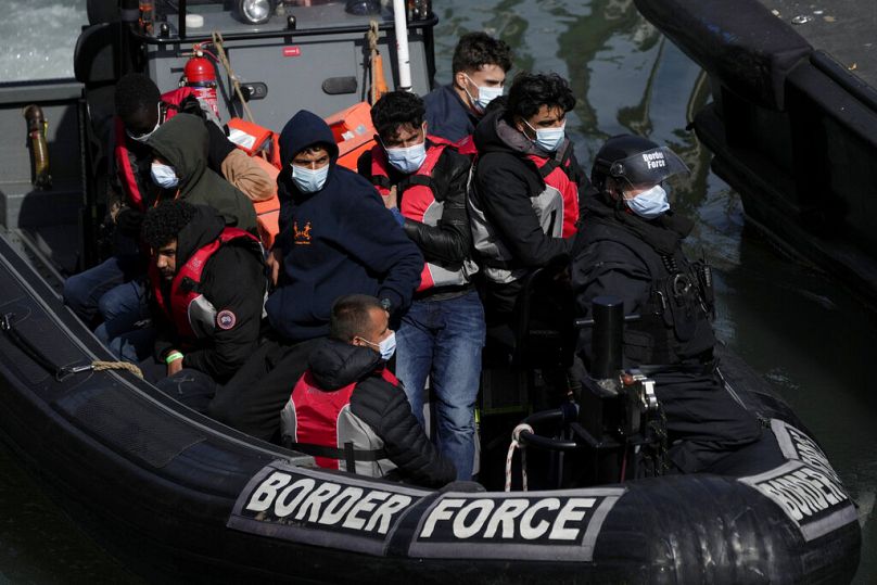 Manş Denizi'nde yakalanan göçmenler, 17 Haziran 2022