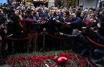 Il sindaco di Istanbul rende omaggio alle vittime dell'attentato di domenica