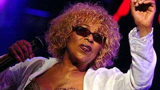 Grammy Award winner Roberta Flack has announced through a spokesperson that she is battling ALS