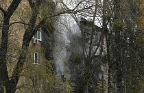 Eines der Wohngebäude in Kiew, das an diesem Nachmittag getroffen wurde