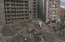 A hétemeletes lakóépület után maradt romok