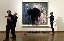 Attacke mit Öl auf ein Gemälde von Klimt im Leopold Museum in Wien 