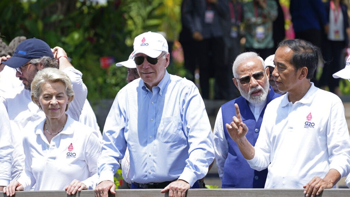 Le président américain Joe Biden, la Présidente de la Commission Européenne Ursula von der Leyen et le Président Indien Narendra Modi à Bali, le 15 novembre 2022