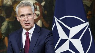 Jens Stoltenberg NATO-főtitkár egy római sajtóértekezleten