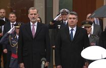 El rey de España, Felipe VI (a la izquierda) junto con el presidente de Croacia, Zoran Milanović