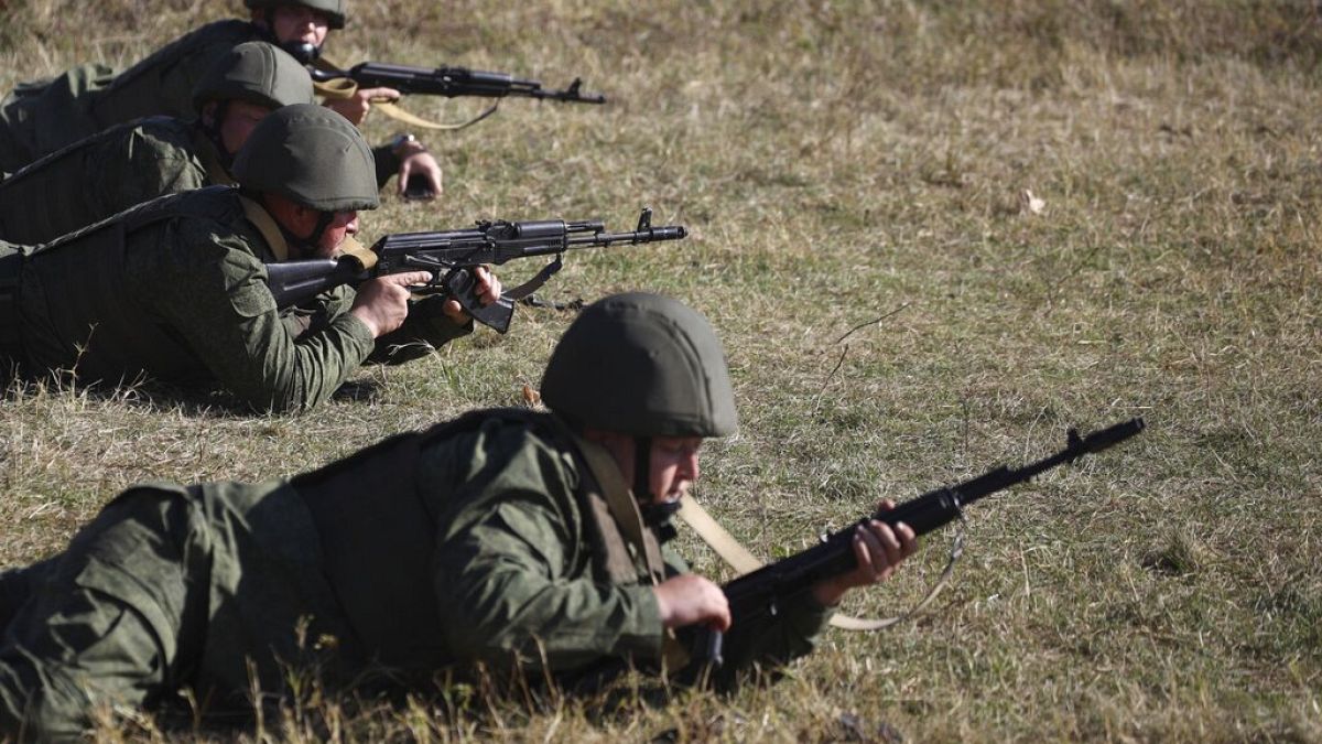 Russische Soldaten beim Training vor dem Einsatz in der Ukraine