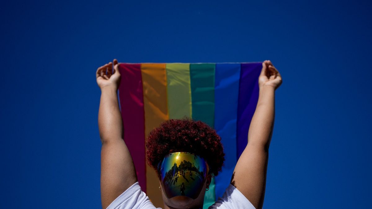 علم المثليين في مظاهرة الفخر في بوينس آيرس، الأرجنتين 5 نوفمبر 2022