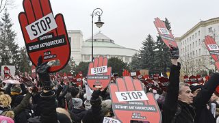 Manifestation en Pologne contre la restriction du droit à l'avortement