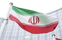 پرچم ایران در برابر ساختمان آژانس بین‌المللی انرژی اتمی