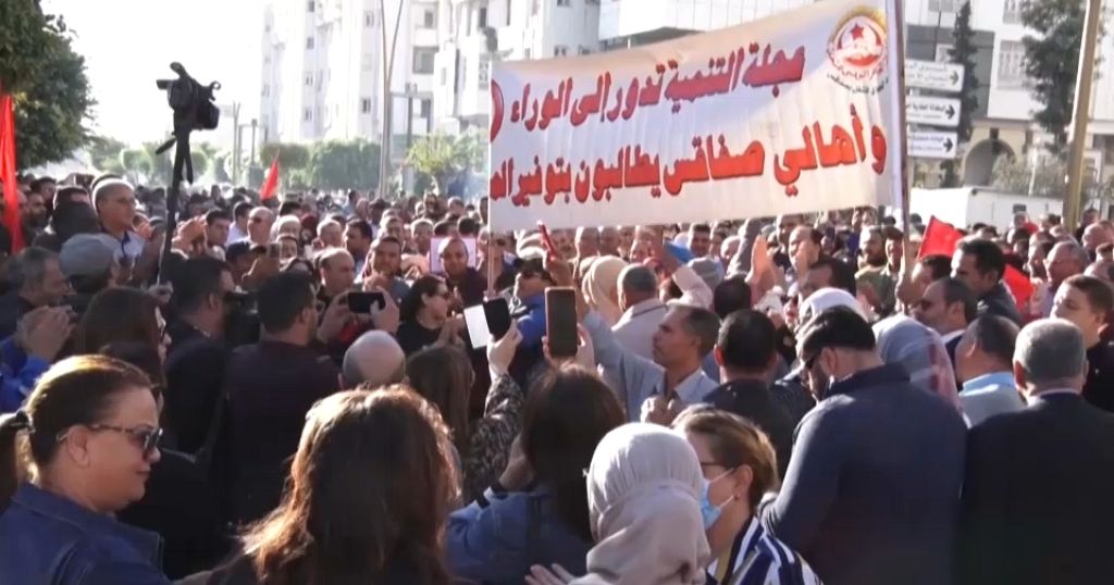 Tunisians protest over Sfax garbage crisis