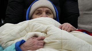 La falta de energía se produce cuando empieza a nevar en Kiev y en otras ciudades de Ucrania. Pero algunos en la capital siguen mostrando una gran resiliencia.