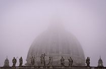 Купол собора св. Петра в тумане