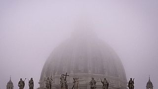 Купол собора св. Петра в тумане