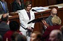 Nancy Pelosi, 82, im US-Repräsentantenhaus nach Ankündigung ihres Rücktritts als Sprecherin