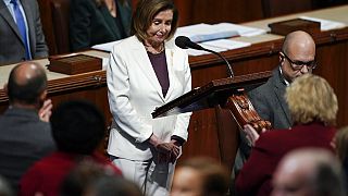 Nancy Pelosi, 82, im US-Repräsentantenhaus nach Ankündigung ihres Rücktritts als Sprecherin