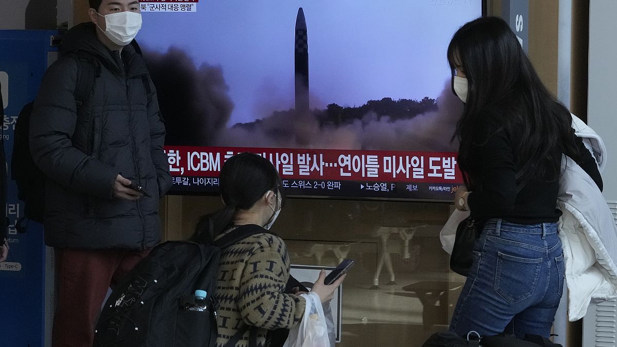 Запуск северокорейской ракеты в эфире телевидения Южной Кореи