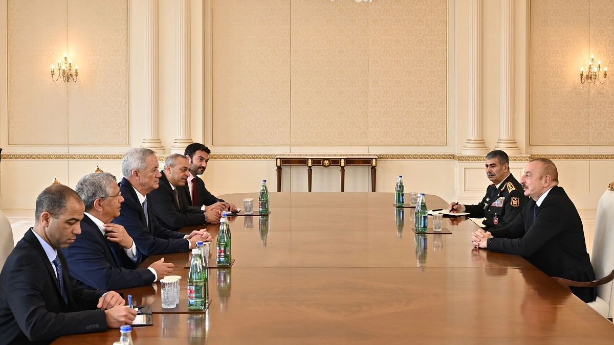 İsrail Savunma Bakanı Benny Gantz ve Azerbaycan Cumhurbaşkanı Ilham Aliev