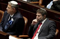 Itamar Ben Gvir (balo.) és Bezalel Szmotrich, a szélsőjobb vezetői