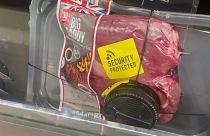 Мясо на прилавке супермаркета в Ковентри