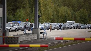 Archives : véhicules arrêtés à la frontière russe au poste de douane finlandais de Vaalimaa , le 23 septembre 2022