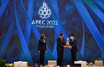Символом саммита АТЭС-2022 в Таиланде был чалом, плетеная бамбуковая корзина