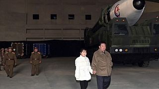 Kuzey Kore lideri Kim Jong-un kızıyla beraber