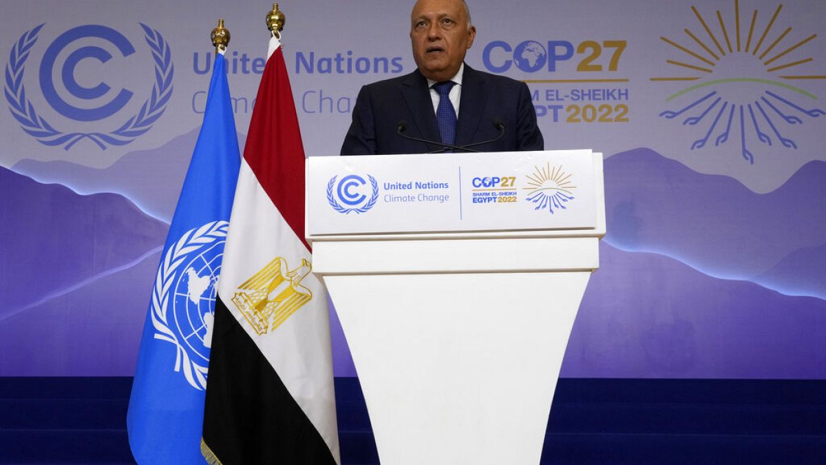 Sameh Shoukry, presidente de la cumbre del clima COP27, habla en la cumbre, el sábado 19 de noviembre de 2022, en Sharm el-Sheikh, Egipto.