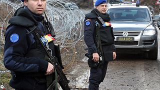 İstifa eden Sırp kökenli polislerin yerine AB güvenlik güçleri geçti