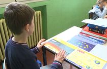 Ein ukrainisches Kind in einer Grundschule in Bologna