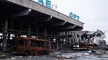 Разрушенное здание херсонского международного аэропорта в селе Чернобаевка на окраине Херсона