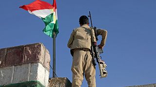 مقاتل كردي من البشمركة ينتمي إلى الحزب الديمقراطي الكردستاني الإيراني