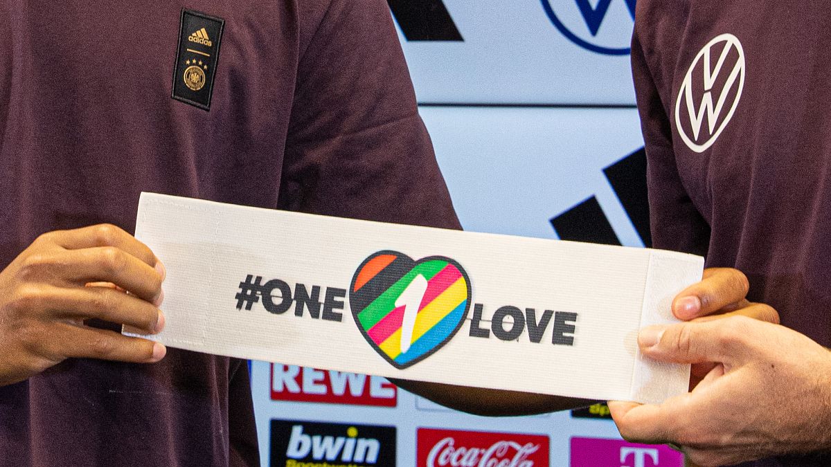 Brassard coloré "One Love" en faveur de l'inclusion et contre les discriminations, 21/09/2022
