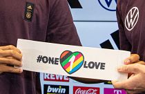Brassard coloré "One Love" en faveur de l'inclusion et contre les discriminations, 21/09/2022