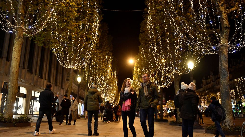 VIDEO : Christmas Illuminations on the Champs-Élysées kick off holiday  season in Paris