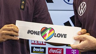 Dünya Kupası'nda takım kaptanlarının LGBTQ ile dayanışma için takmayı düşündüğü 'One Love' kol bandı 
