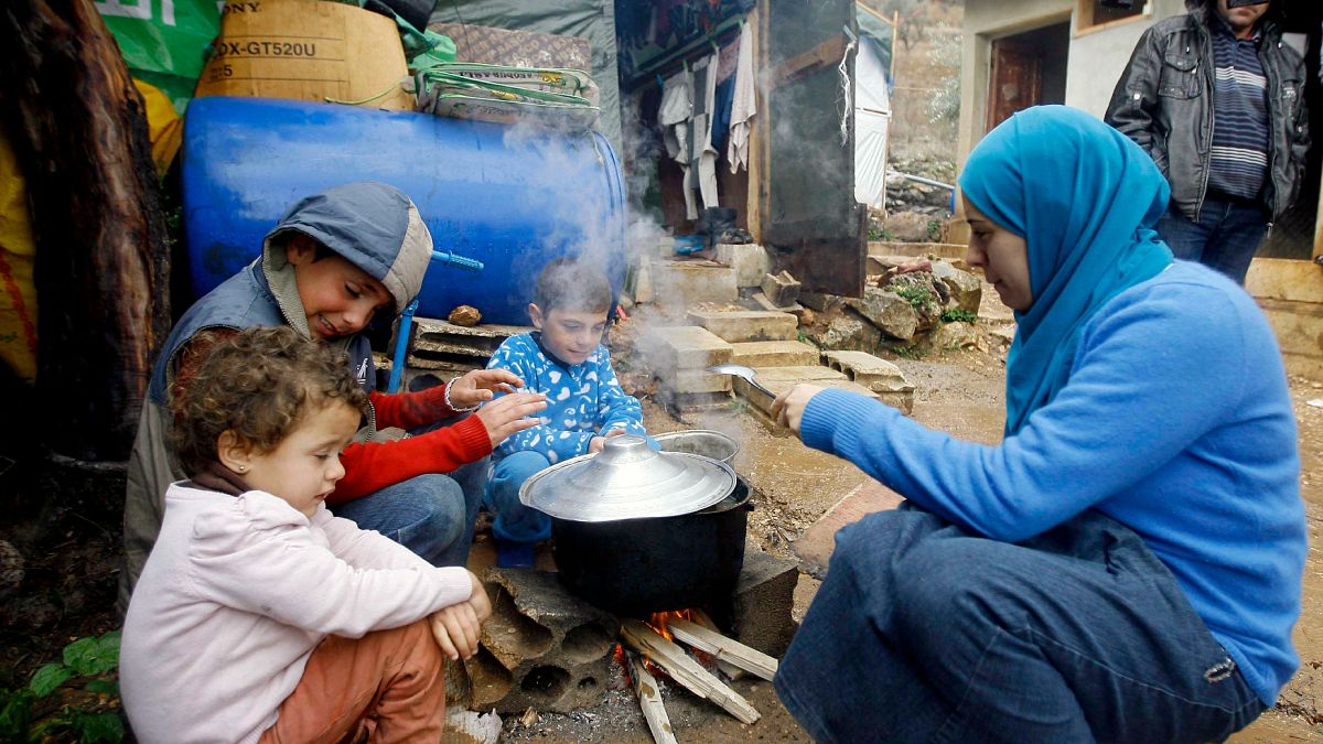 Lübnan Dağı'nın Şuf bölgesinde yer alan Ketermaya kasabasında barınmaya çalışan Suriyeli bir mülteci aile. Lübnan
