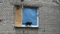 Заколоченное окно в жилом доме в Лимане, Донецкая область