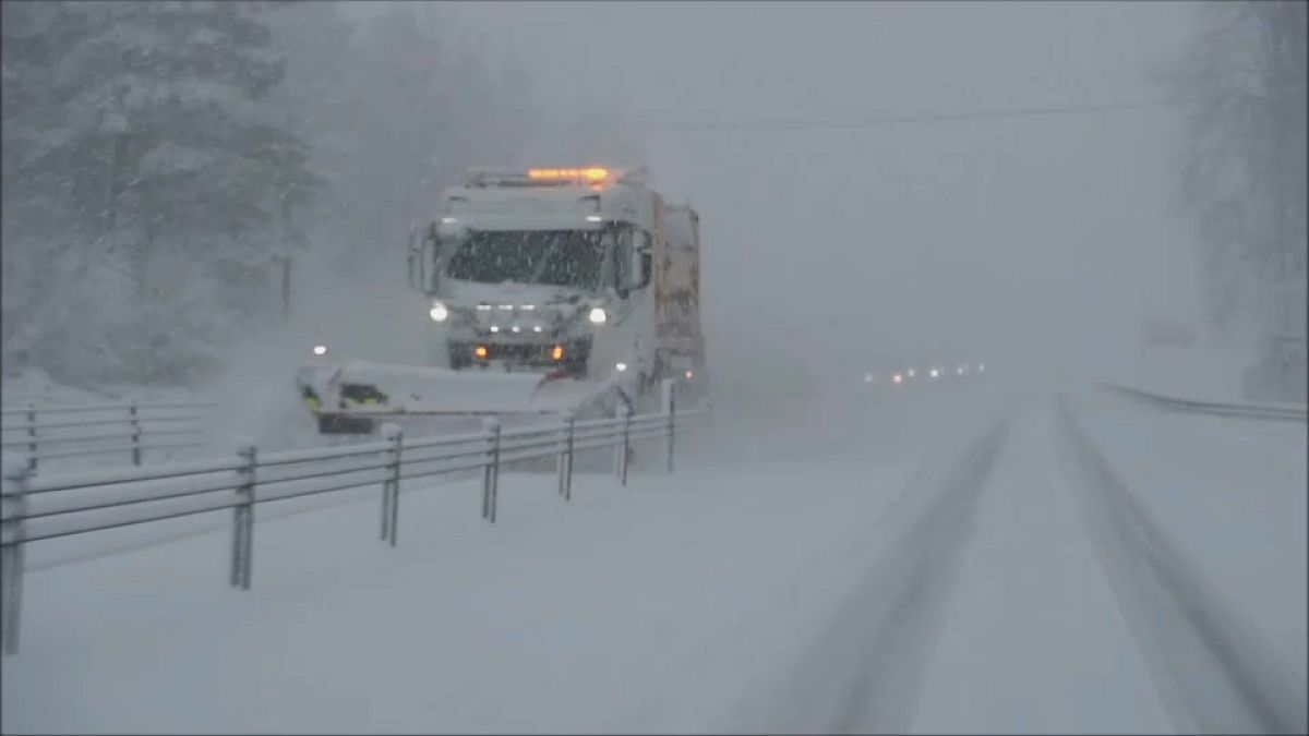 Heavy snowfall through causing traffic havoc in many parts of southern Sweden