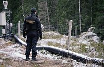 Rusya sınırında bir Fin sınır görevlisi