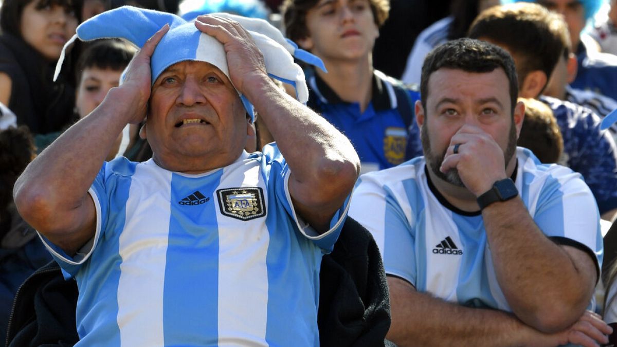 Aficionados argentinos decepcionados por la derrota en Buenos Aires, Argentina