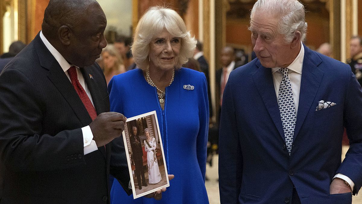الملك تشارلز يستقبل في قصر بكنغهام الرئيس الجنوب أفريقي سيريل راموباسا، في أول زيارة رسمية لرئيس دولة منذ توليه العرش البريطاني