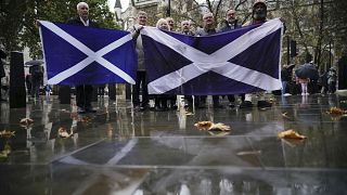 Сторонники независимости Шотландии перед зданием Верховного суда в Лондоне, 23 ноября 2022 г.