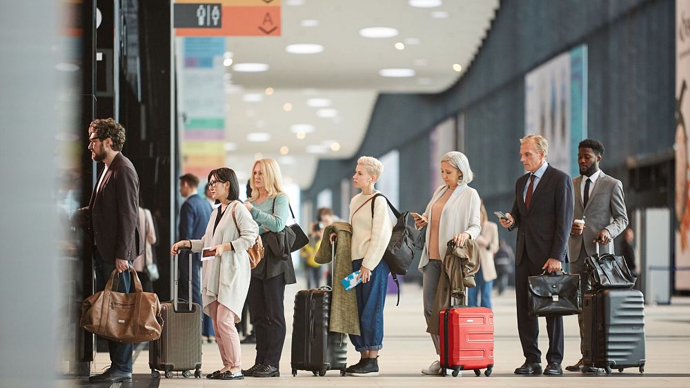 What are the worst UK airports for queues?