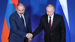 Ermenistan Başbakanı Nikol Paşinyan (sol), Rusya Devlet Başkanı Vladimir Putin