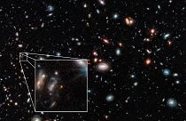 Cluster Abell 2744'ün dış bölgelerinde tespit edilen en uzak galaksilerden ikisi (arşiv)